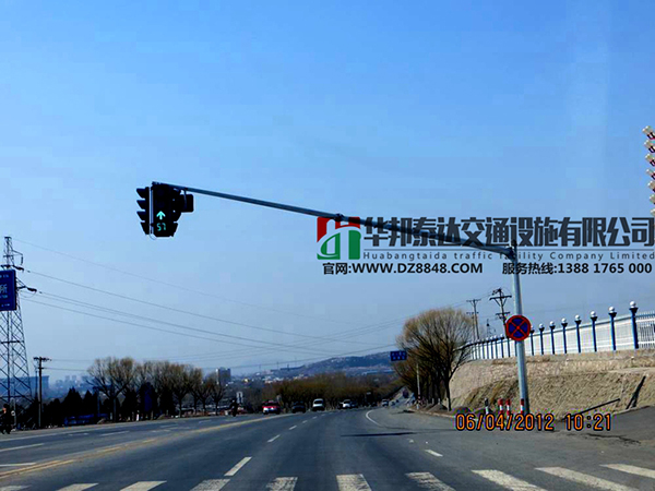 23信號(hào)燈桿  長臂型